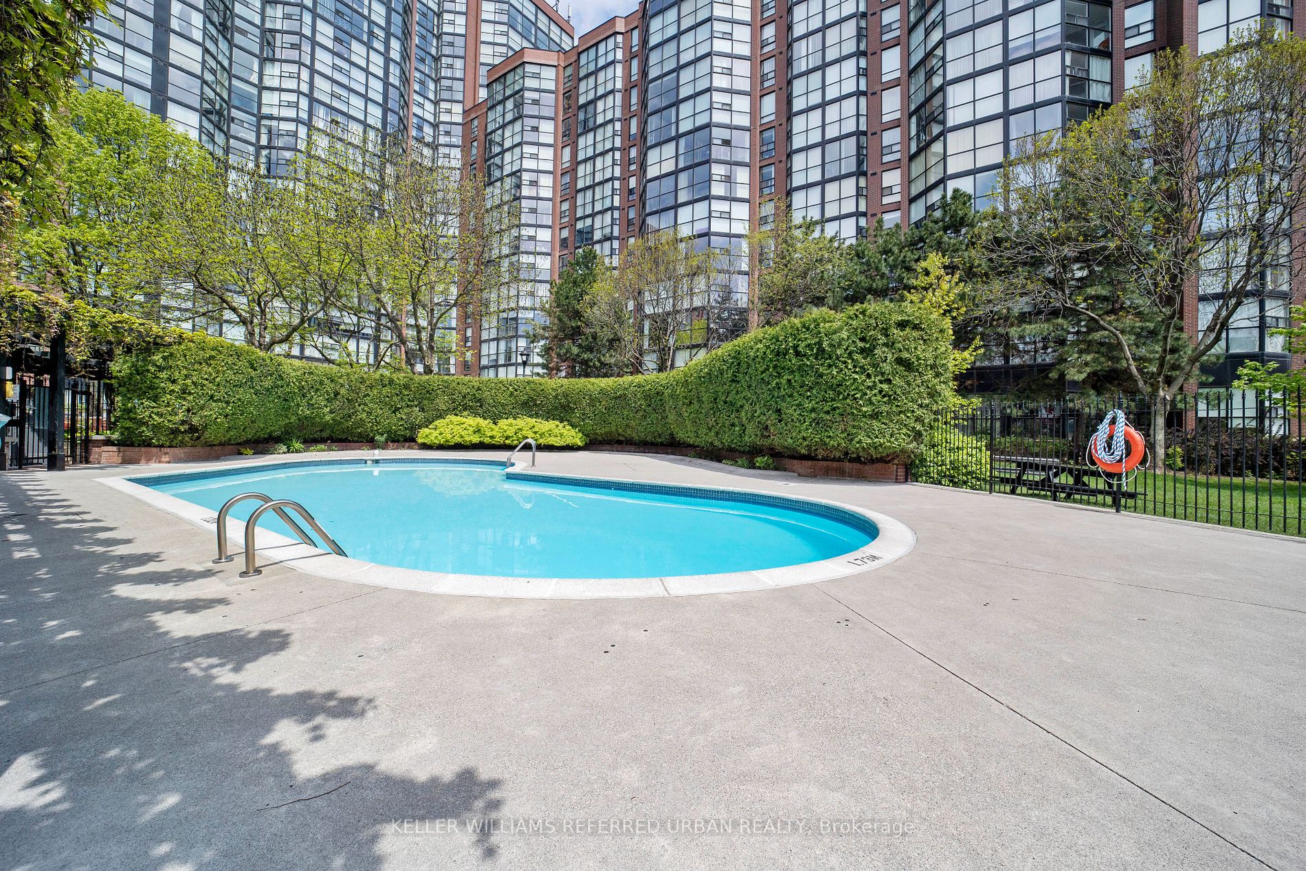 725 King St W, #1107