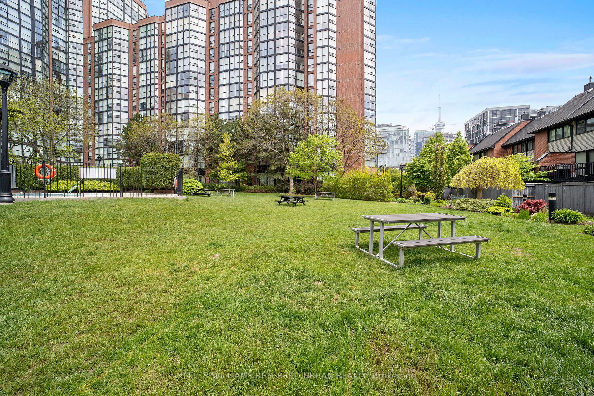 725 King St W, #1107