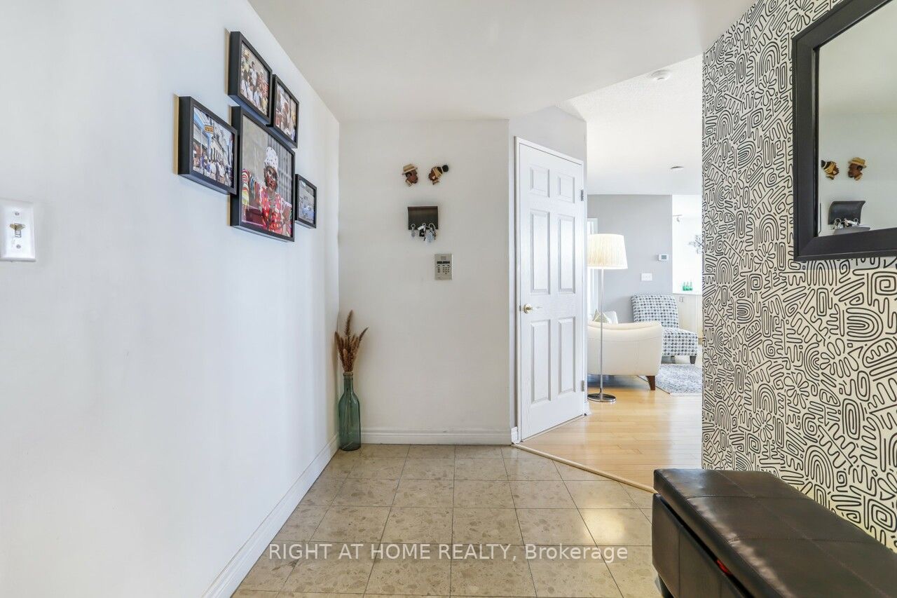 23 Hollywood Ave, #3205