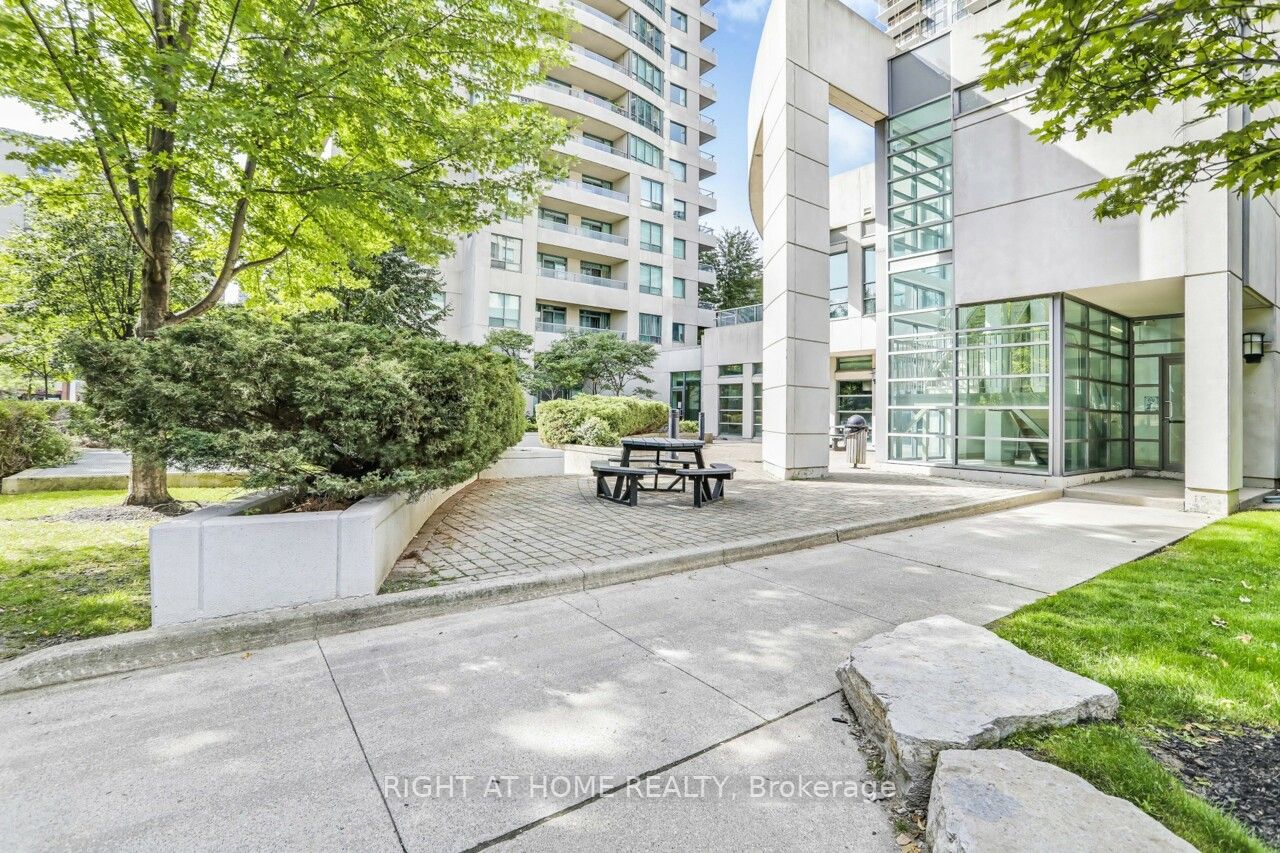 23 Hollywood Ave, #3205