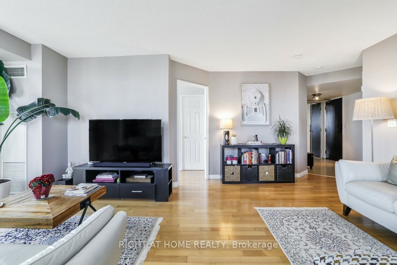 23 Hollywood Ave, #3205