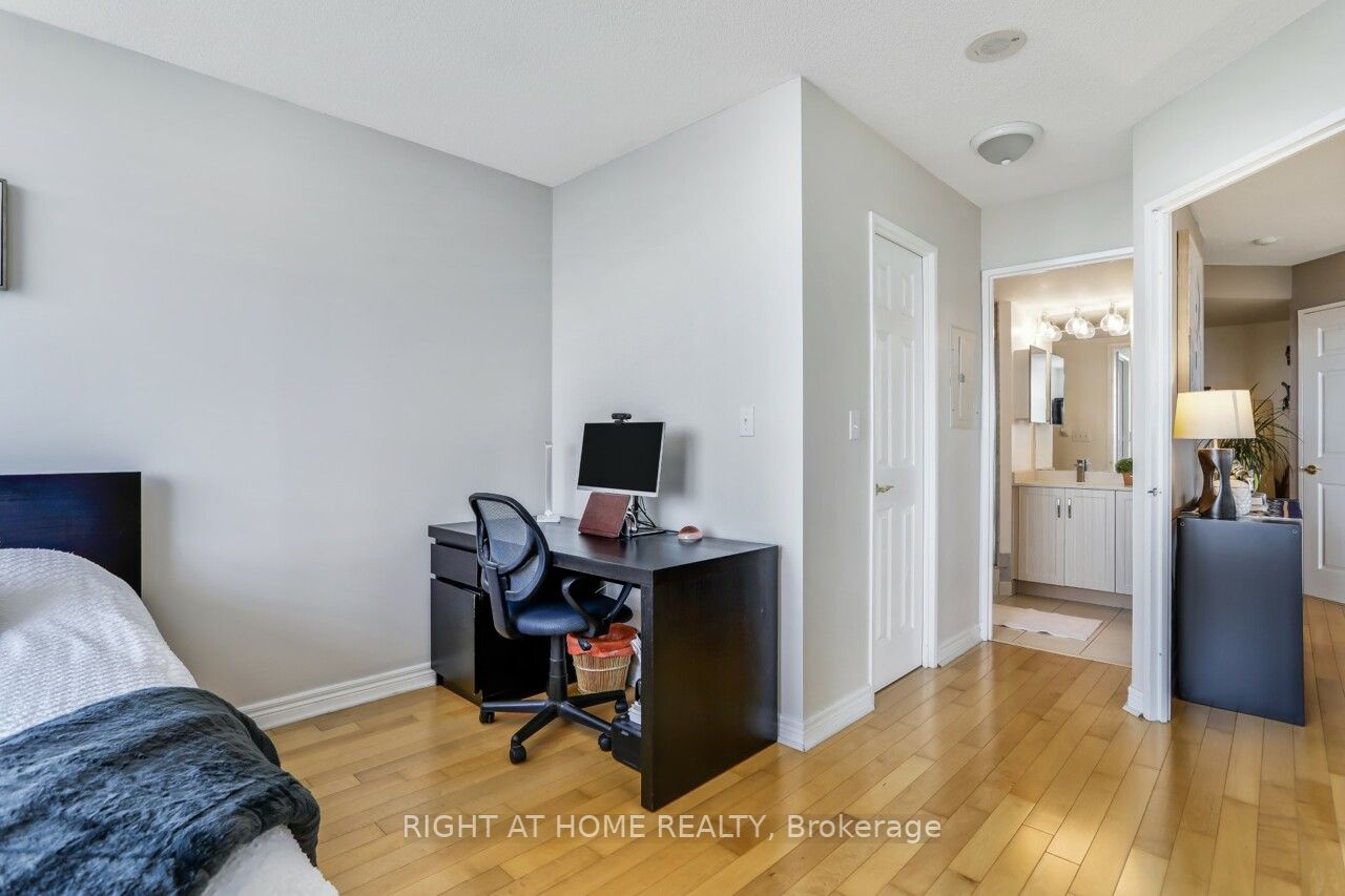 23 Hollywood Ave, #3205