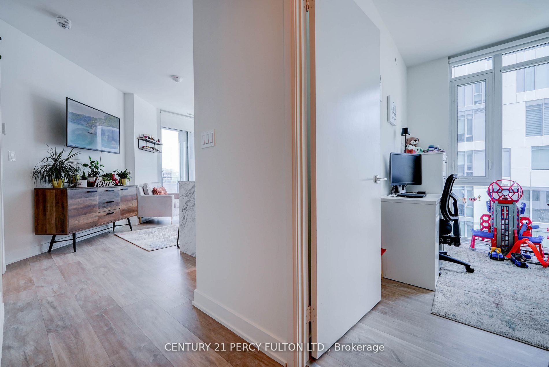 27 Bathurst St, #1501