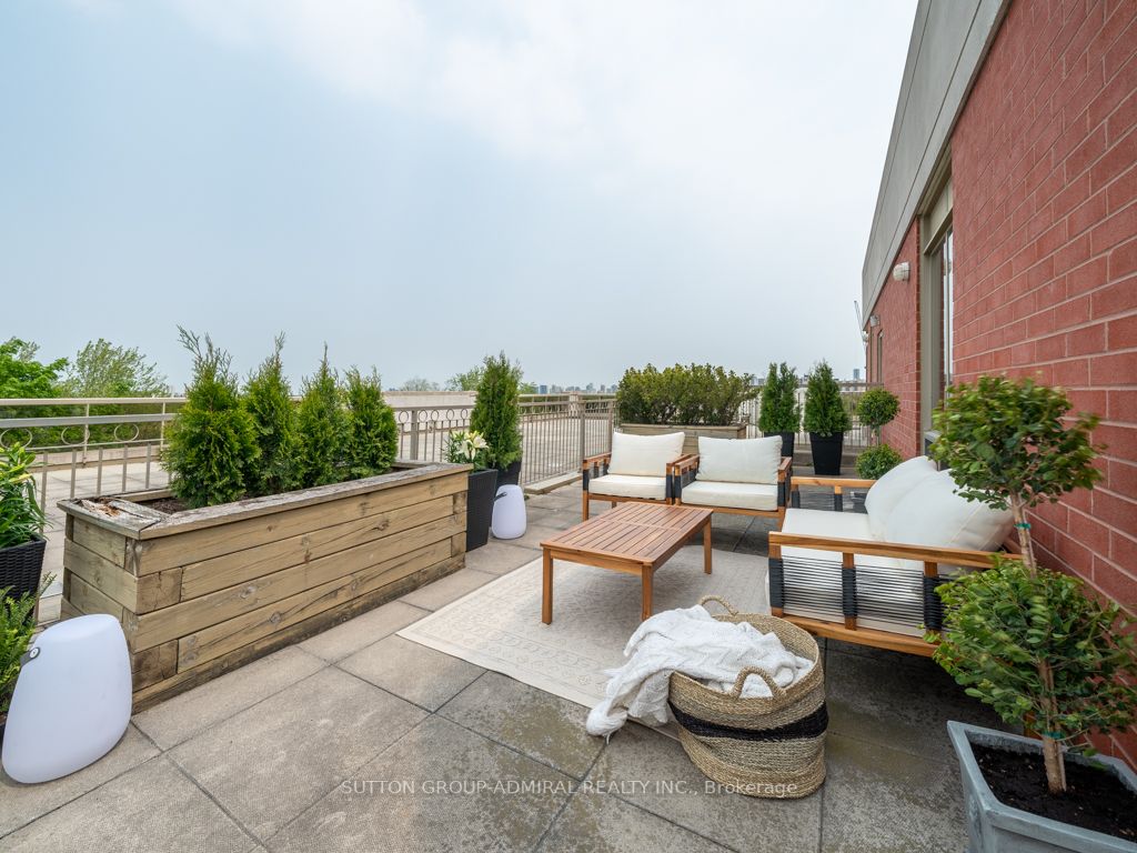 800 Sheppard Ave W, #Ph1