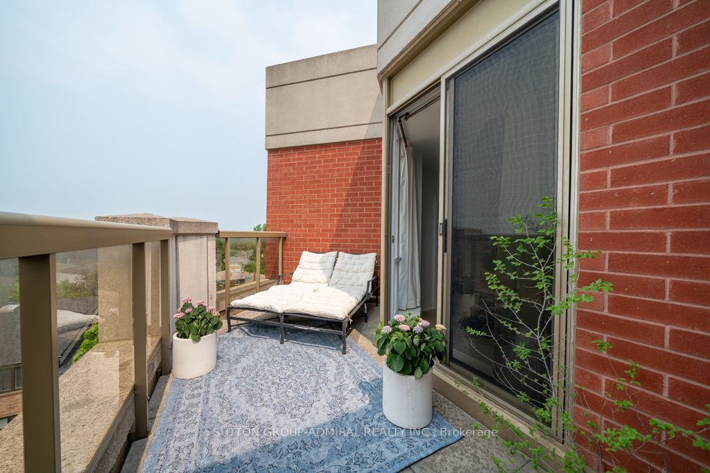 800 Sheppard Ave W, #Ph1