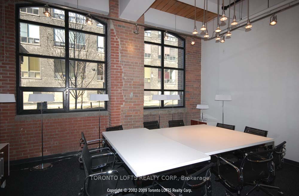 43 Hanna Ave, #516