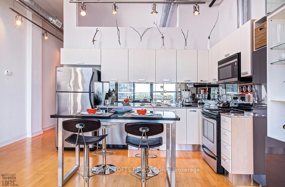 43 Hanna Ave, #516