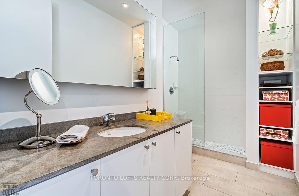 43 Hanna Ave, #516