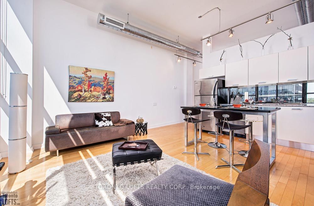 43 Hanna Ave, #516