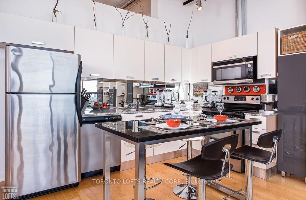 43 Hanna Ave, #516