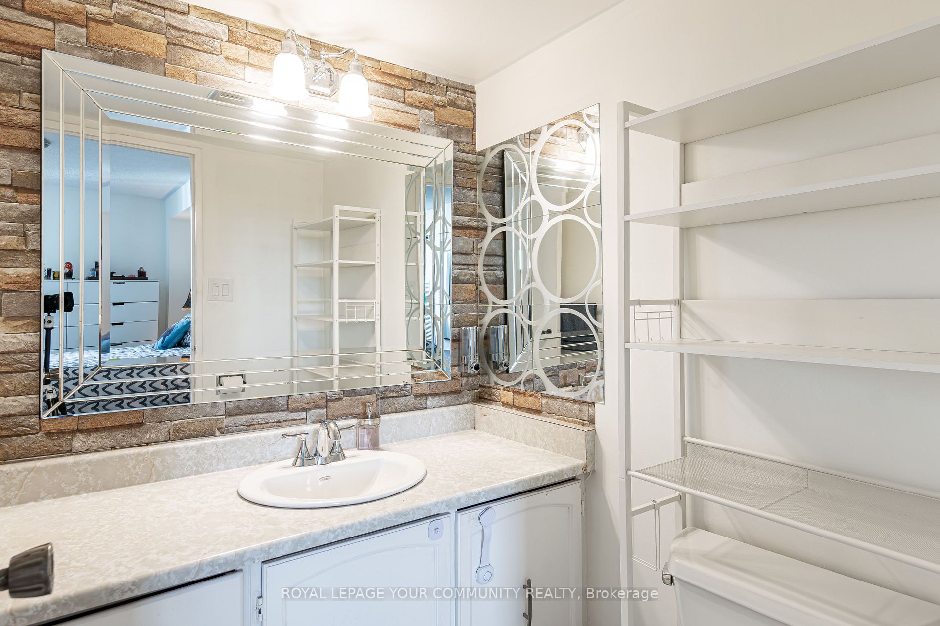 75 Graydon Hall Dr, #1703