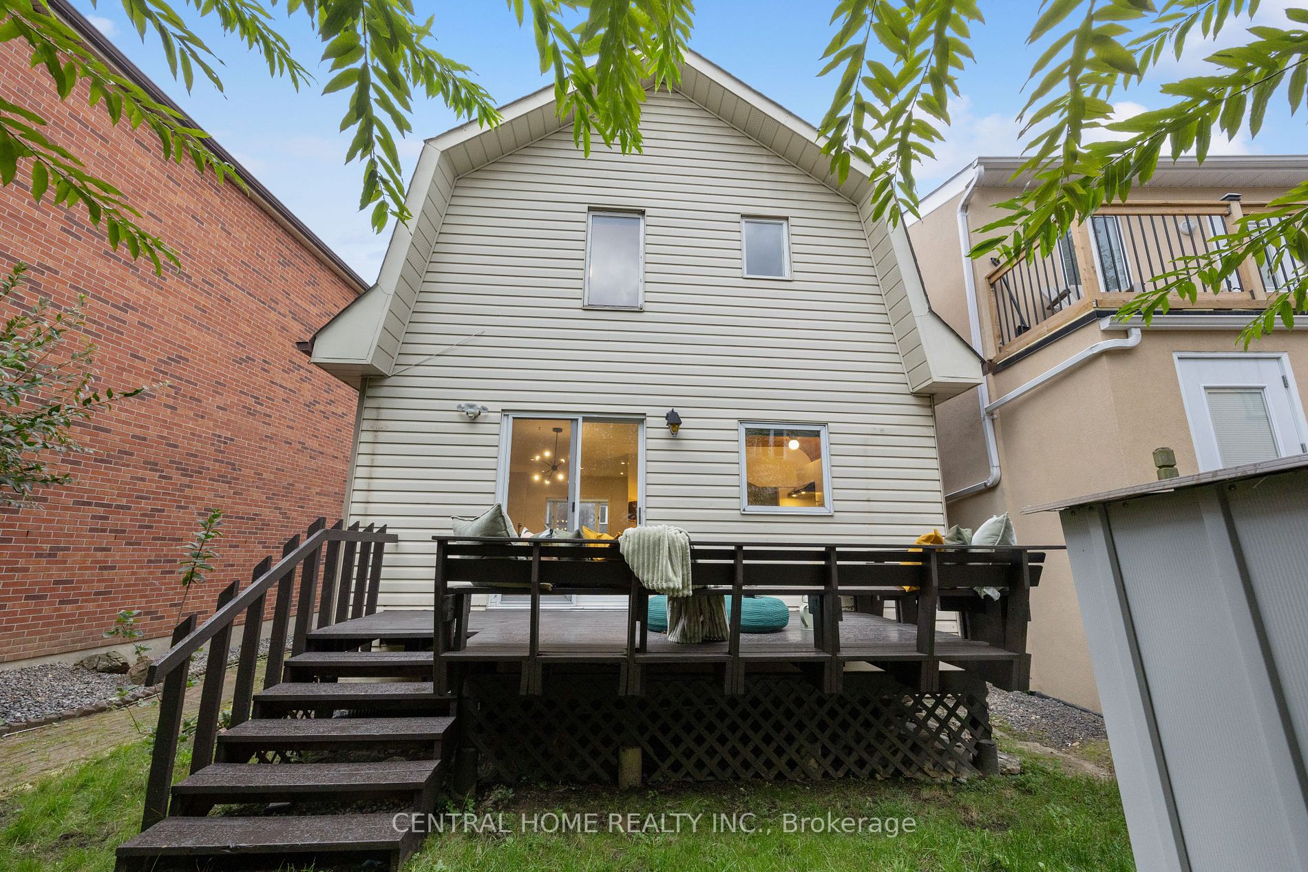 134 Helendale Ave