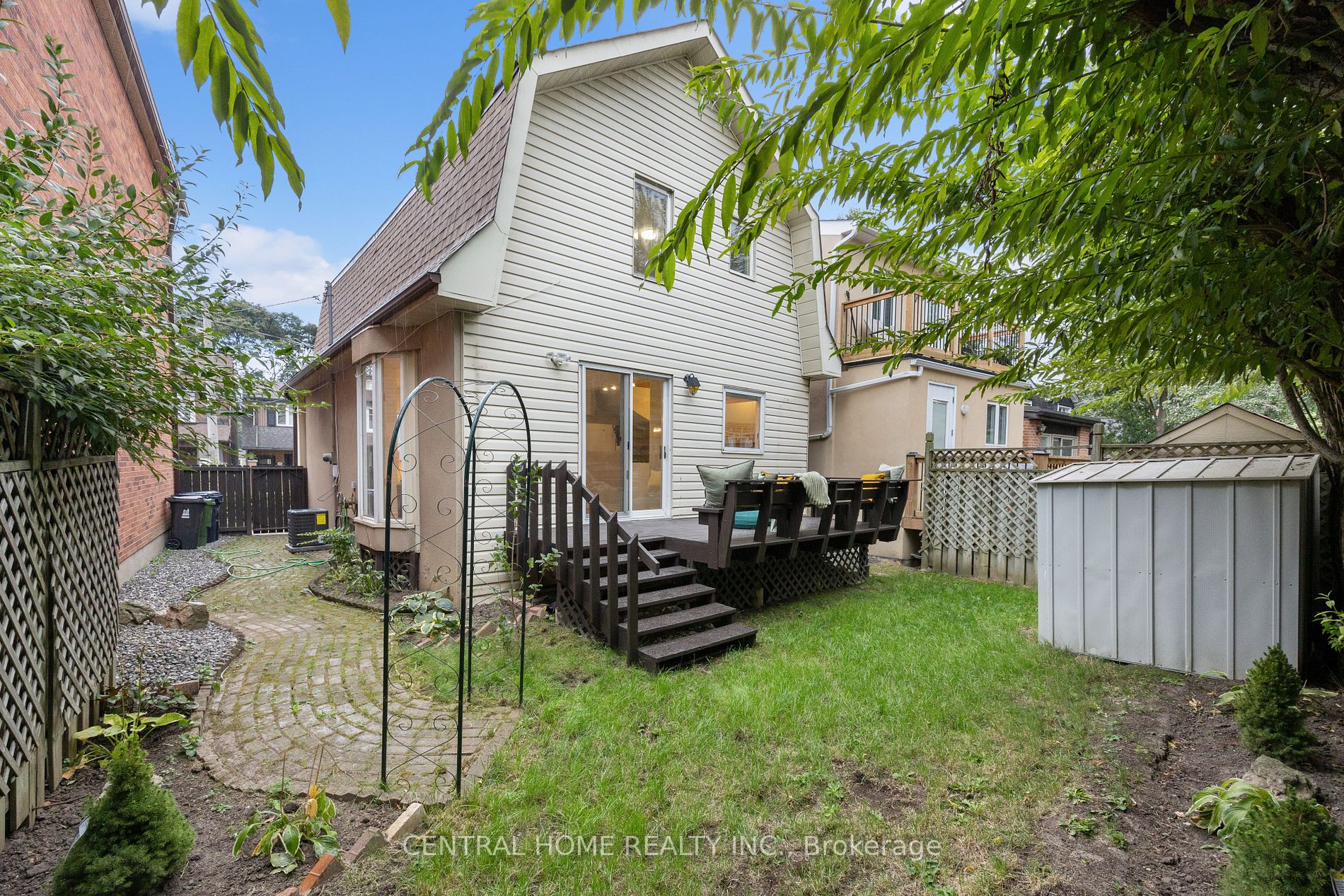 134 Helendale Ave