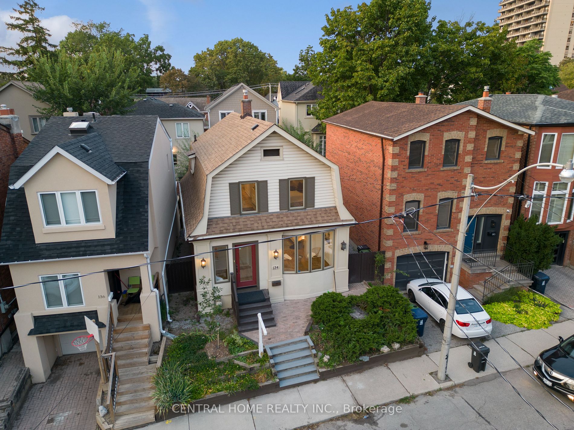 134 Helendale Ave