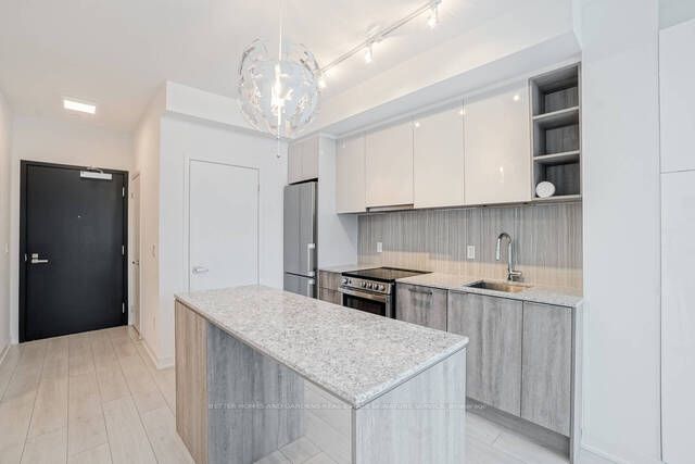 31 Tippett Rd, #806