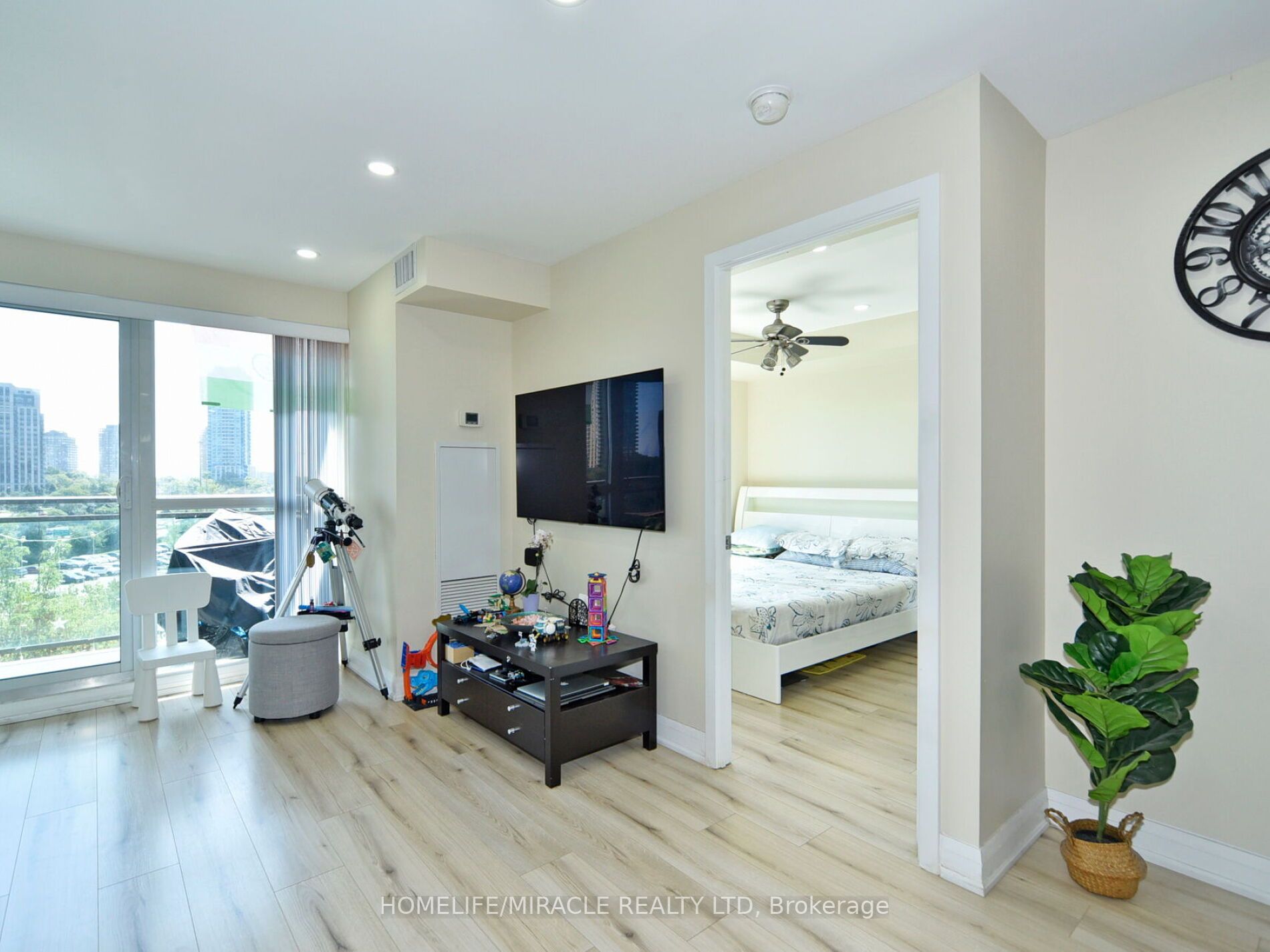120 Dallimore Circ, #519