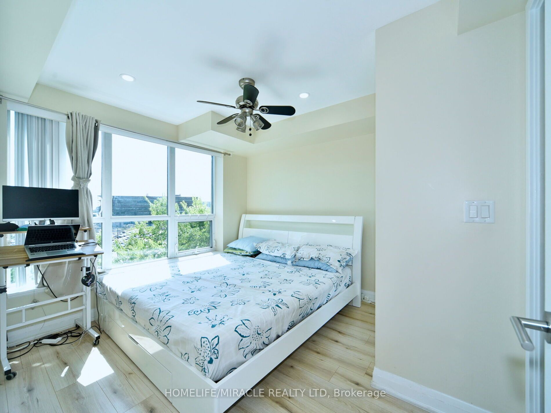 120 Dallimore Circ, #519