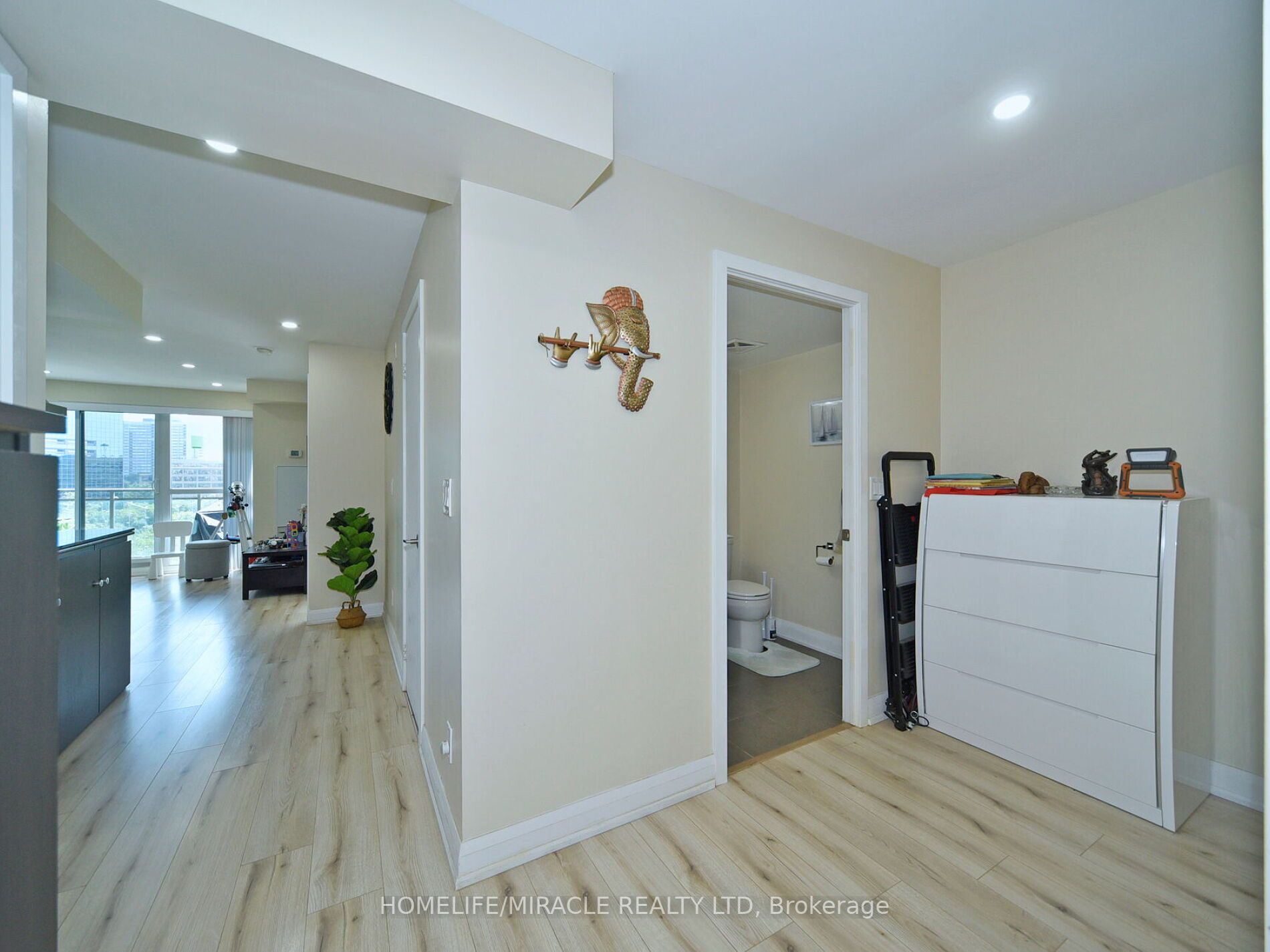120 Dallimore Circ, #519