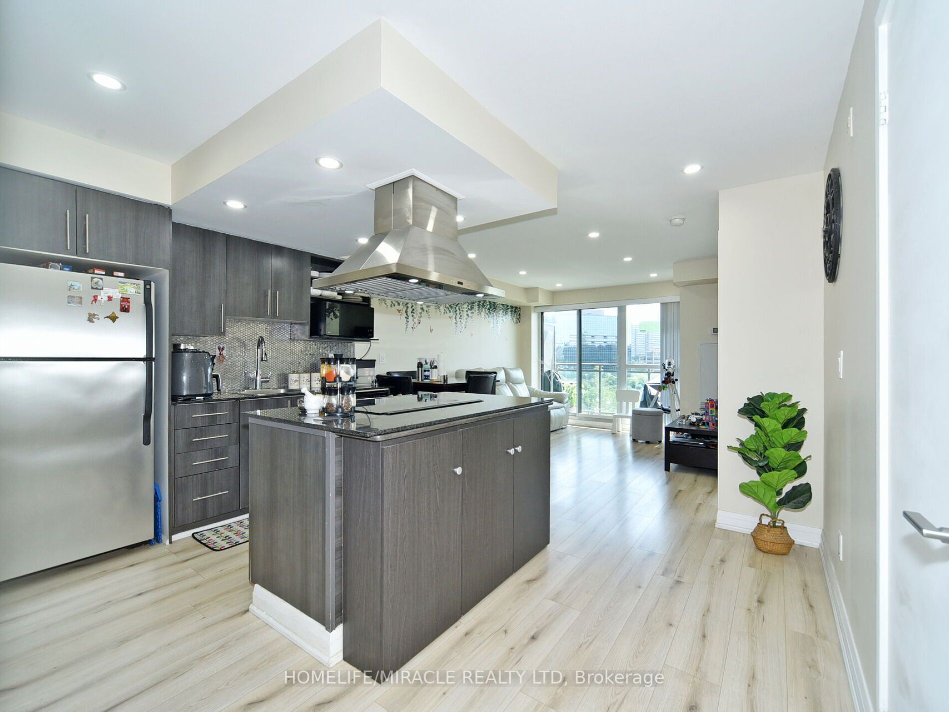 120 Dallimore Circ, #519