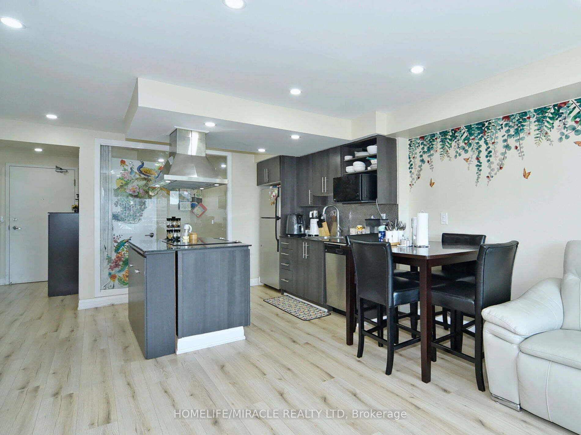 120 Dallimore Circ, #519