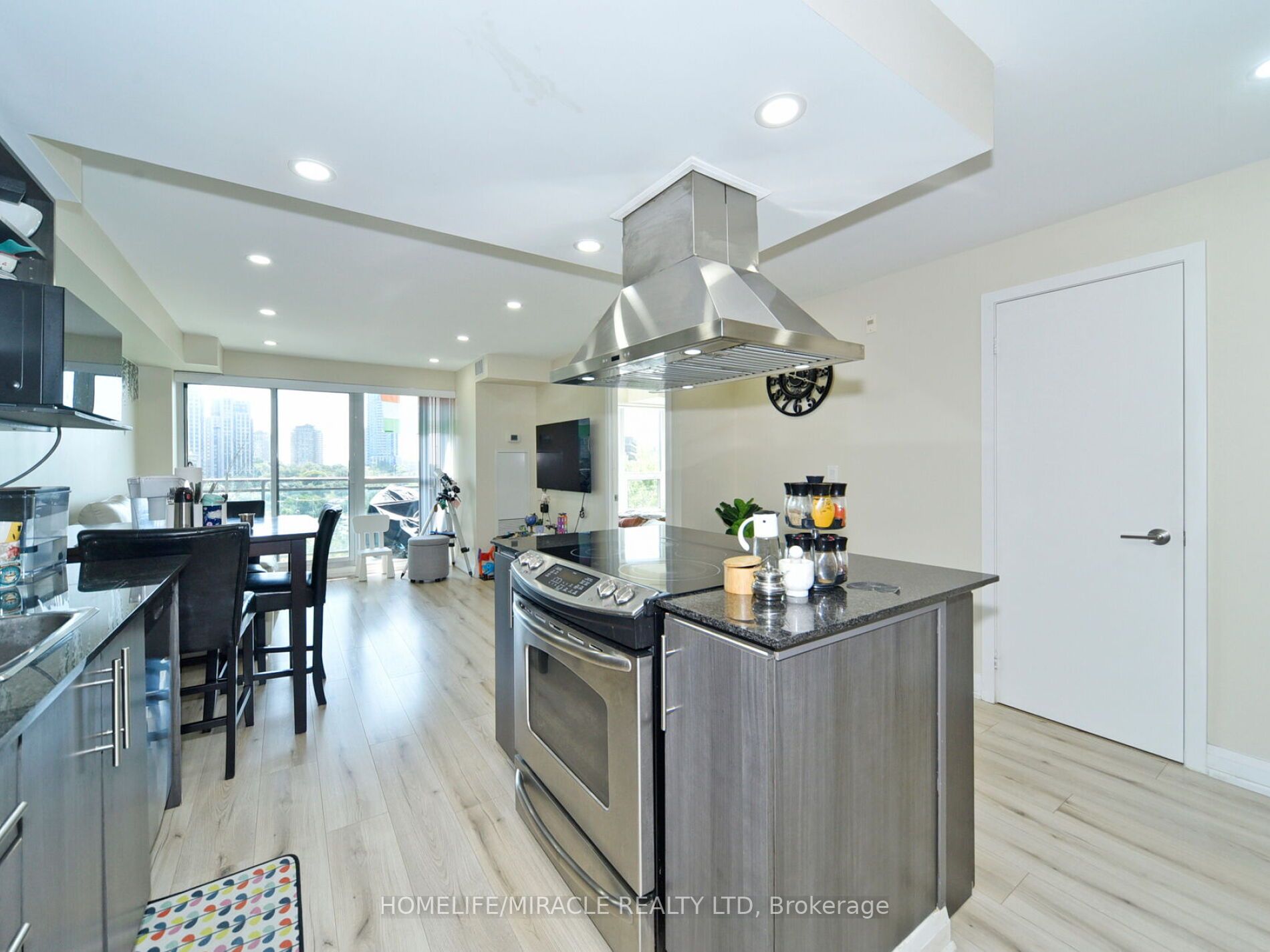 120 Dallimore Circ, #519