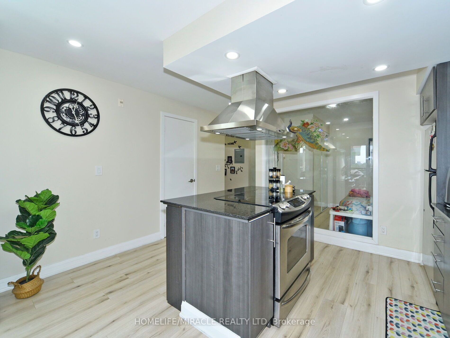 120 Dallimore Circ, #519