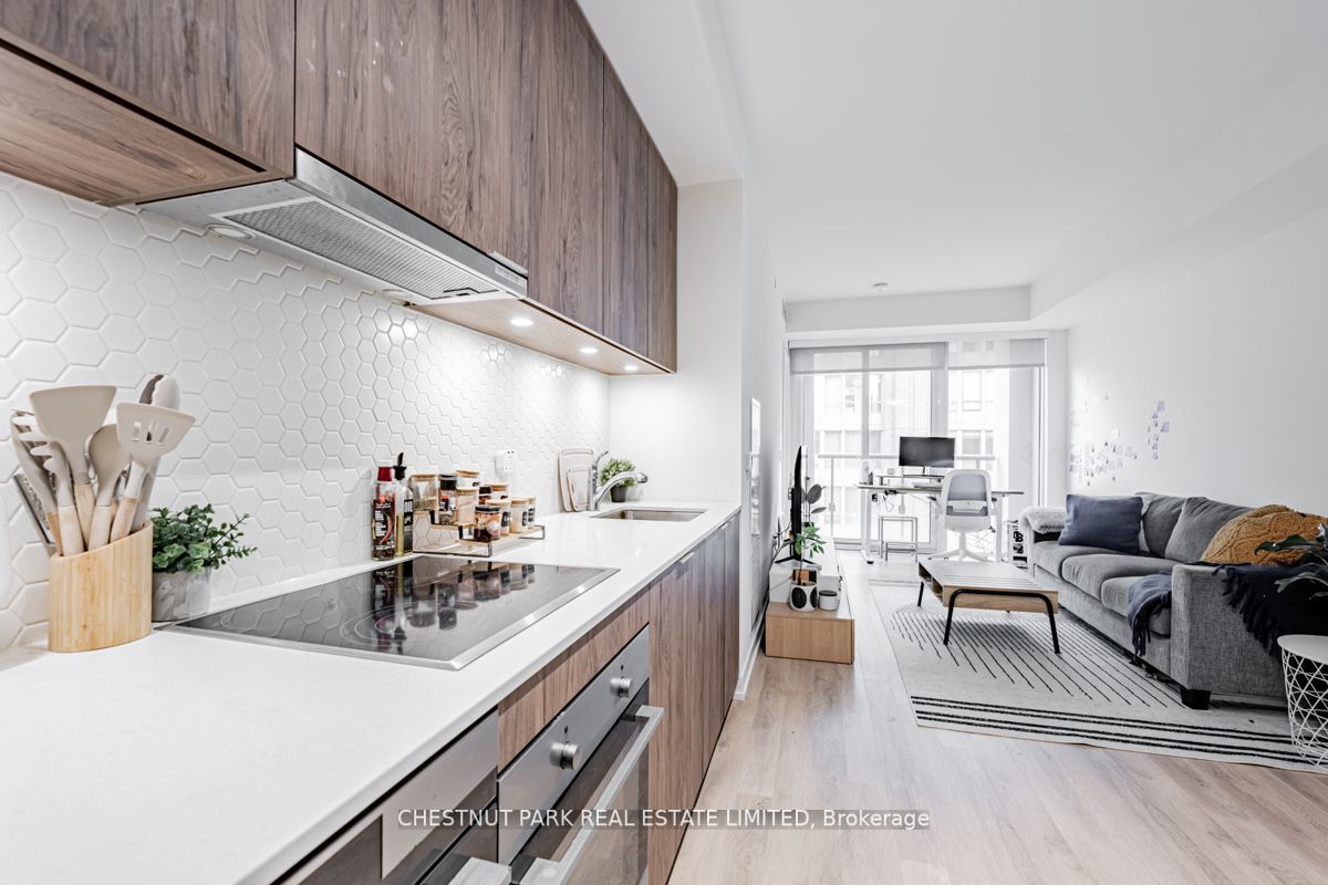 158 Front St E, #504