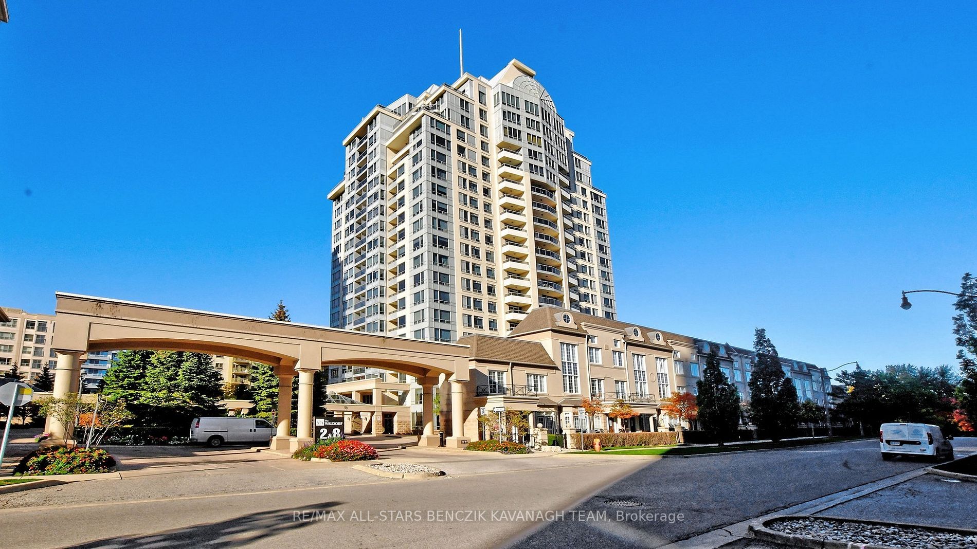8 Rean Dr, #1604