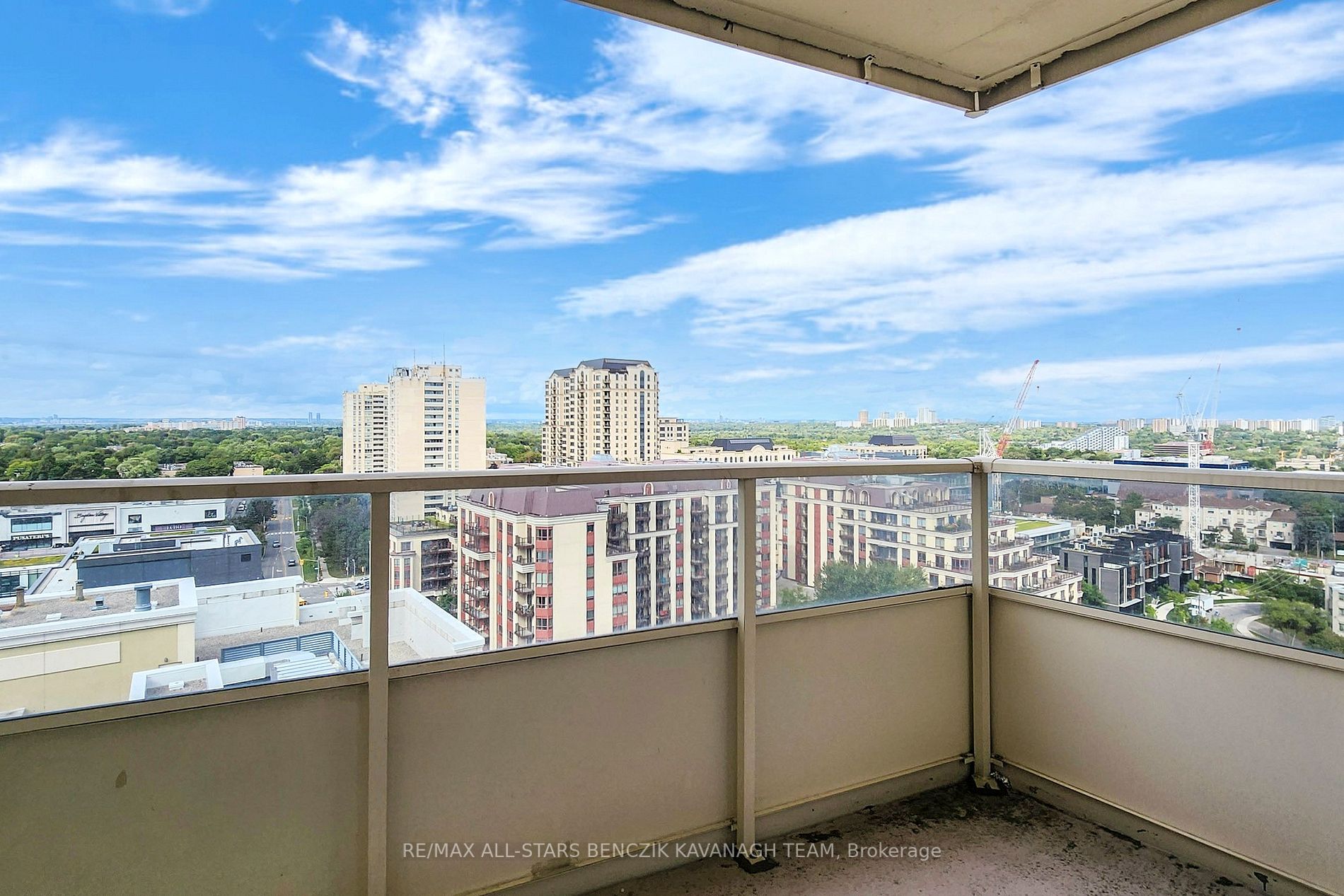 8 Rean Dr, #1604