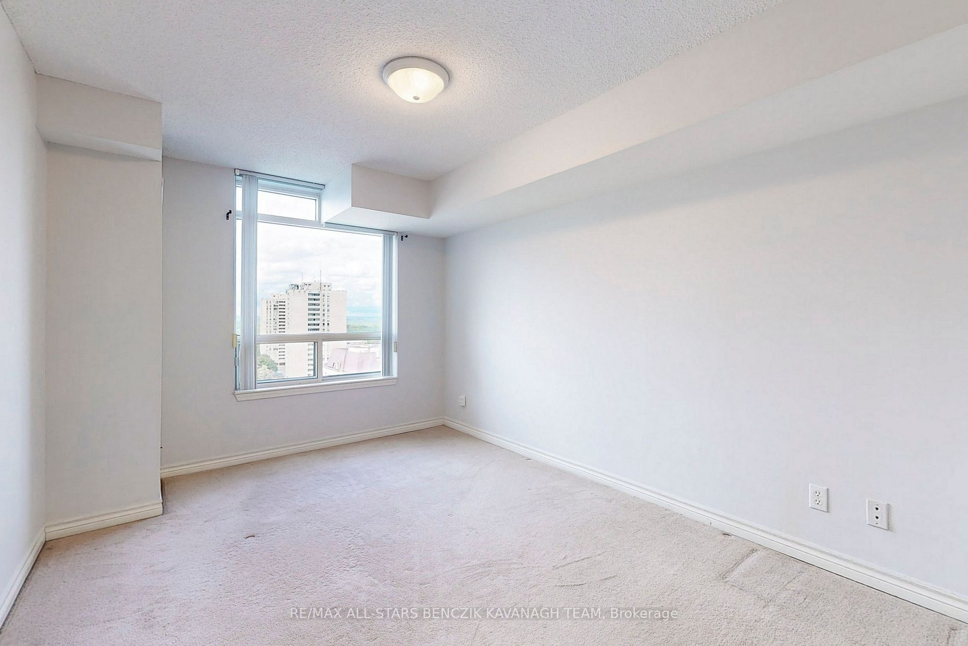 8 Rean Dr, #1604