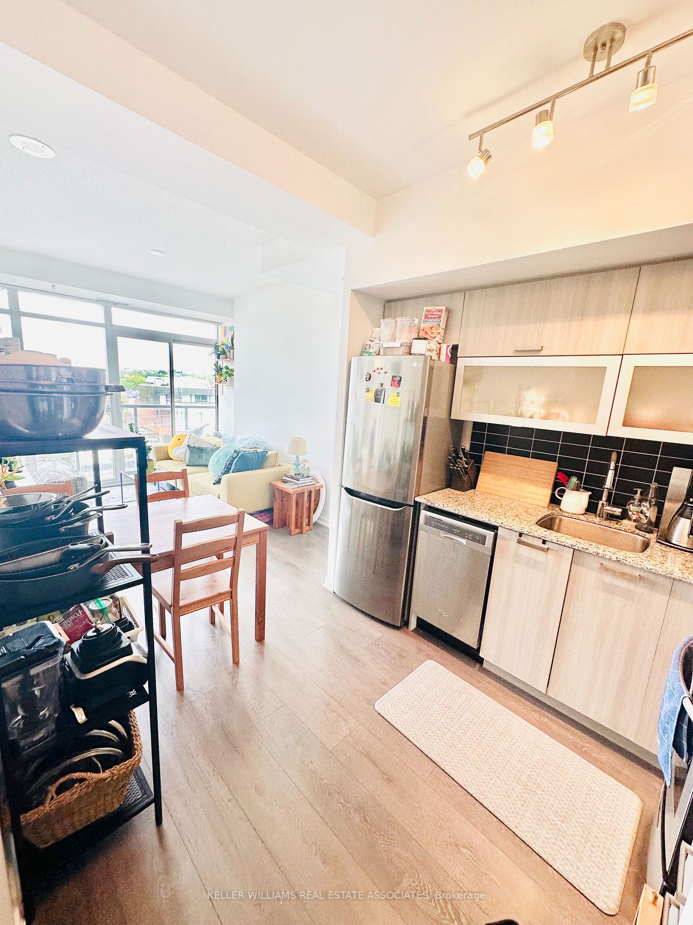 68 Abell St, #837
