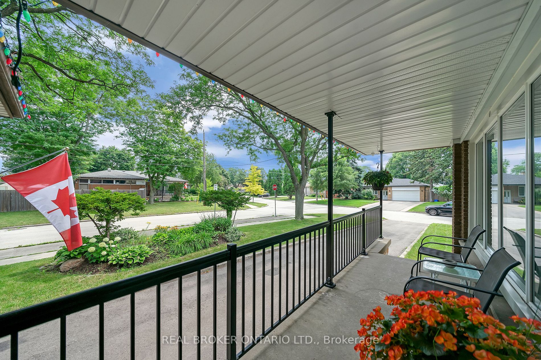 16 Versend Dr E