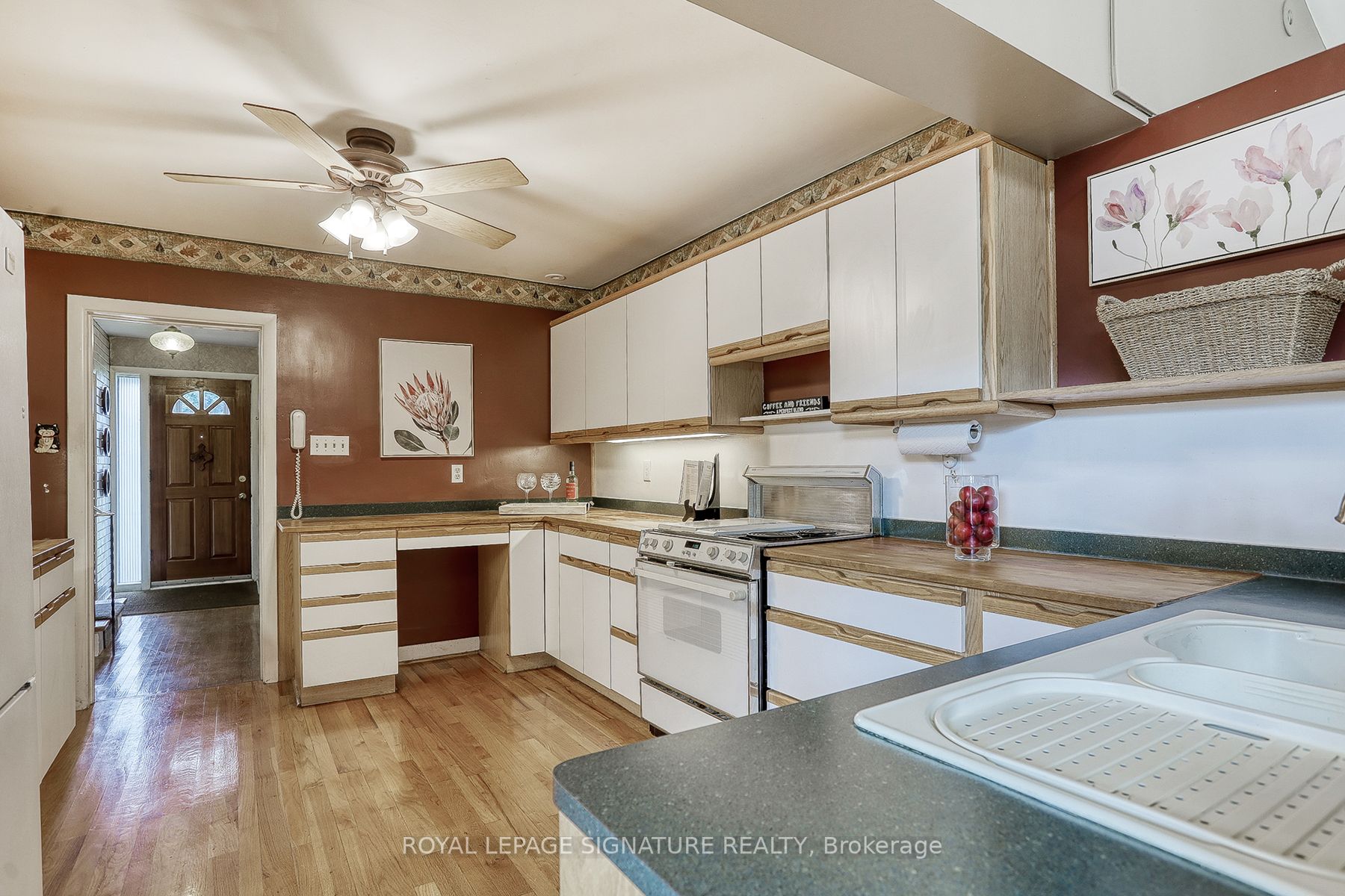 17 Shaunavon Heights Cres