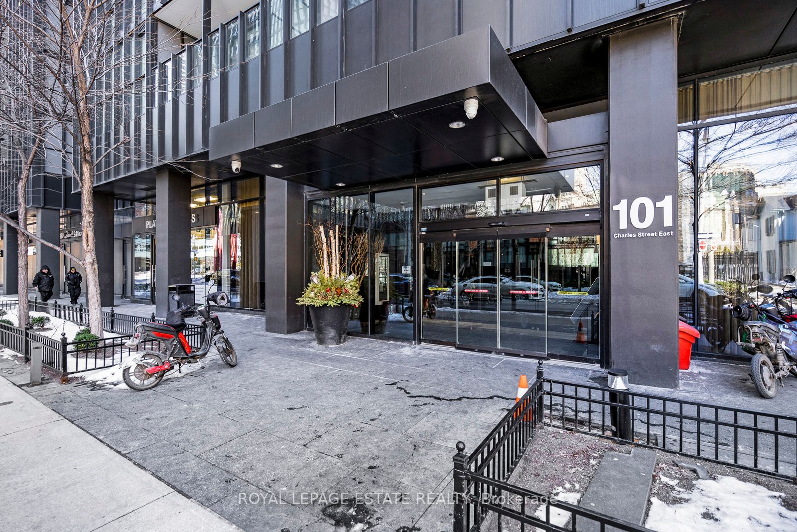 101 Charles St E, #1909