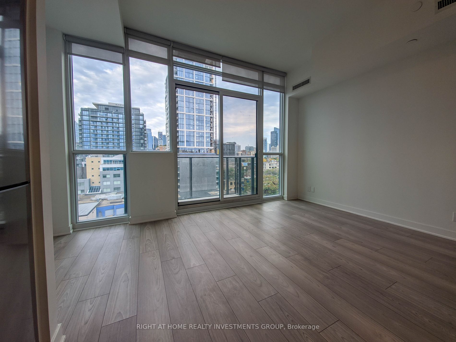 120 Parliament St, #817