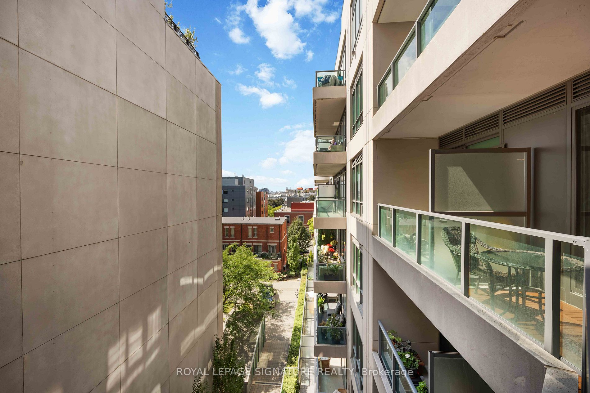 377 Madison Ave, #527