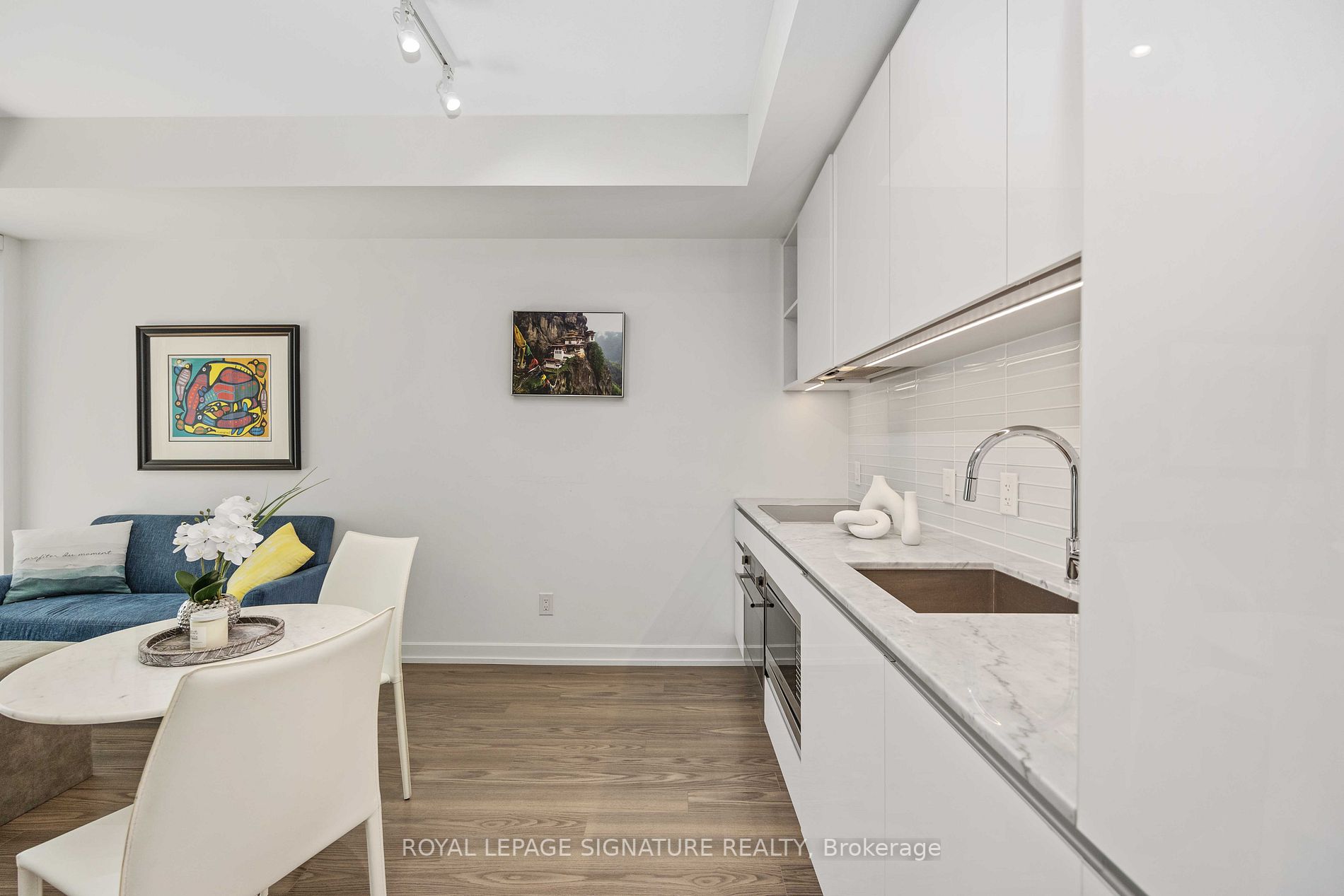377 Madison Ave, #527