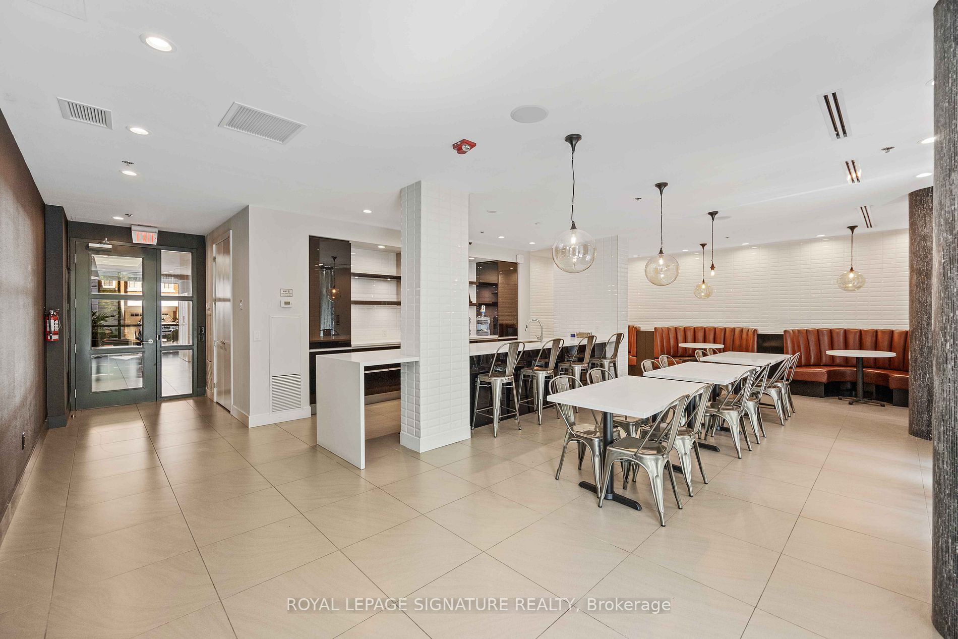 377 Madison Ave, #527