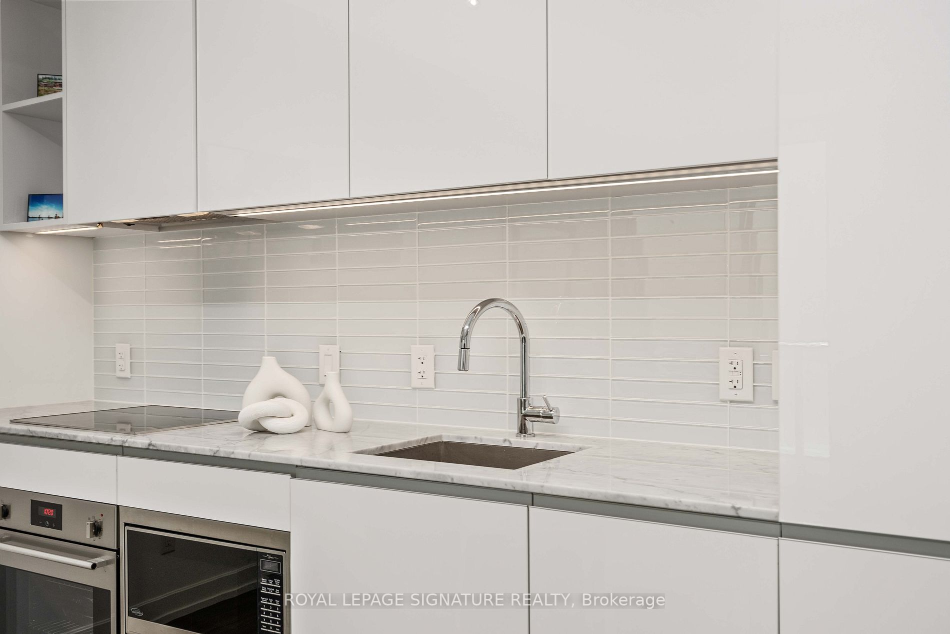 377 Madison Ave, #527