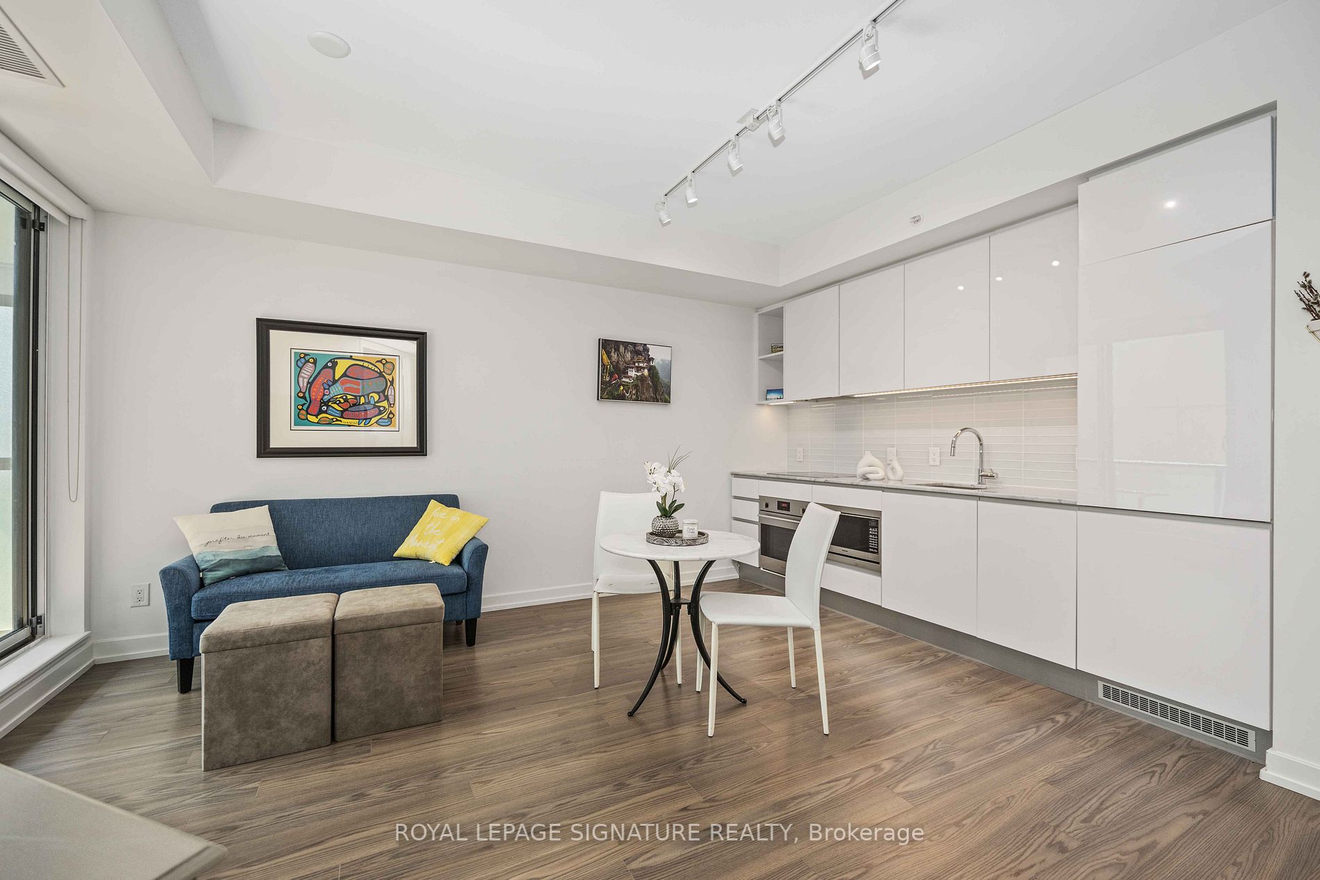377 Madison Ave, #527