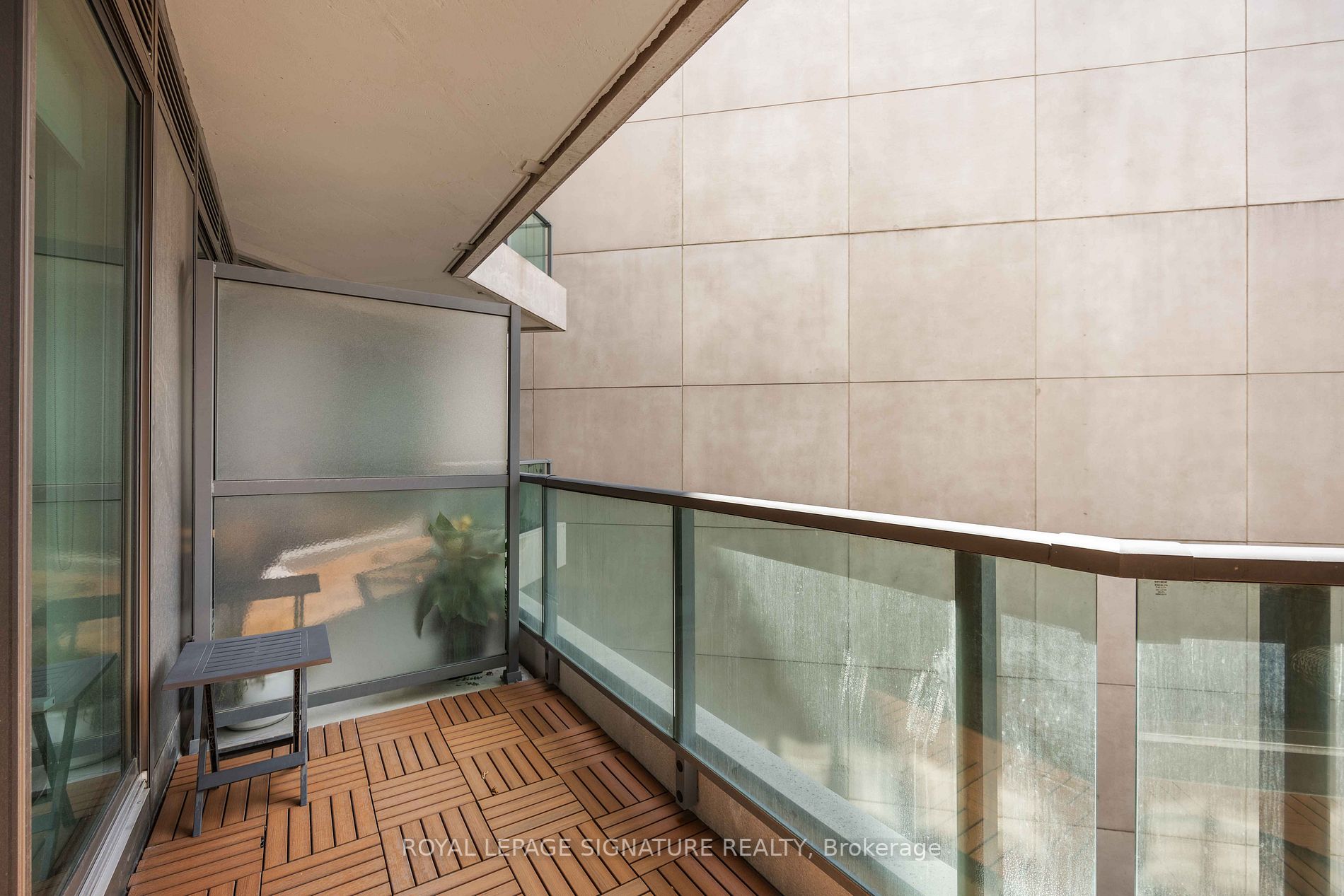 377 Madison Ave, #527