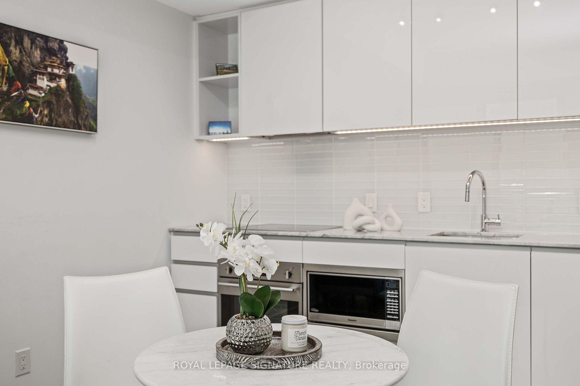 377 Madison Ave, #527