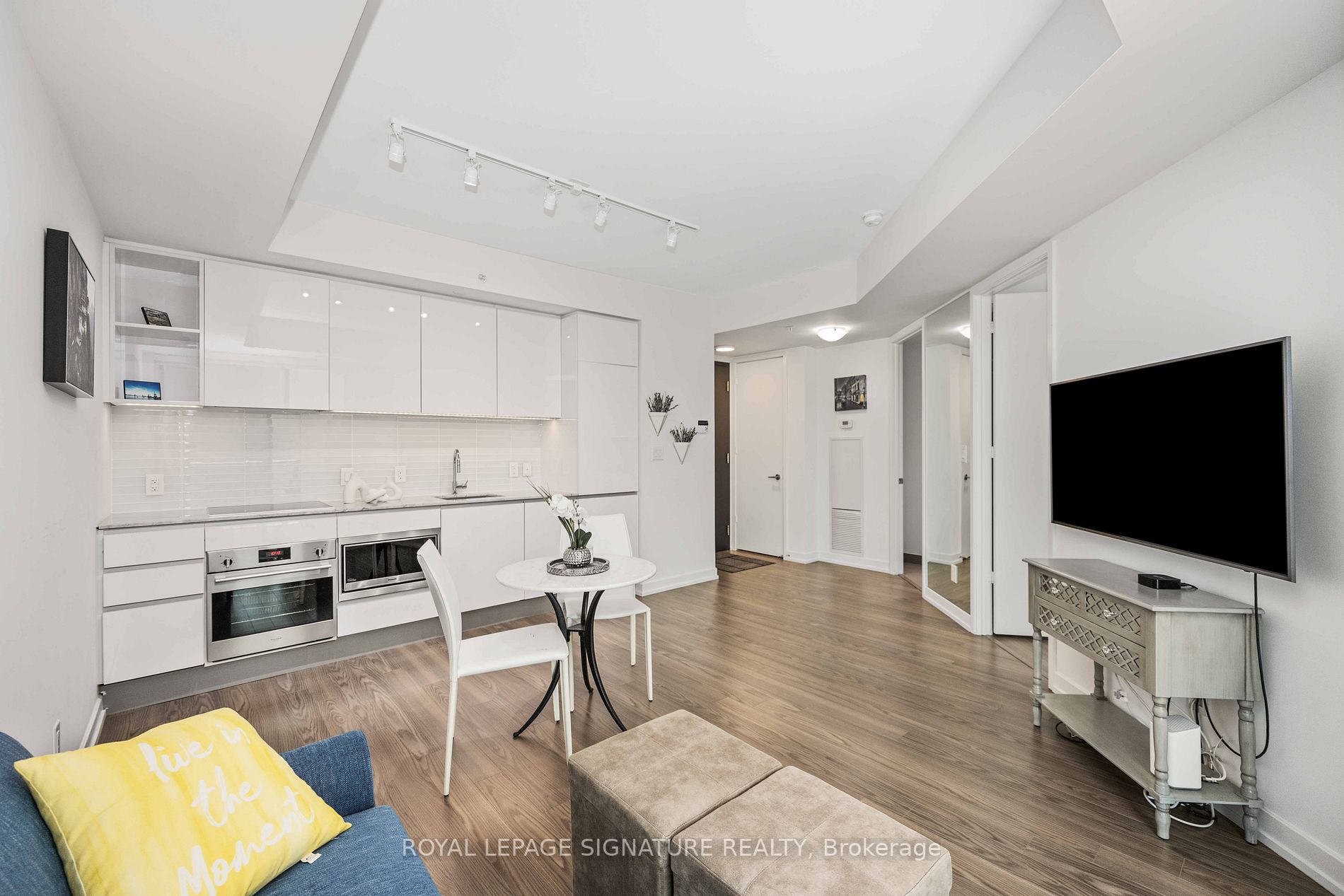 377 Madison Ave, #527