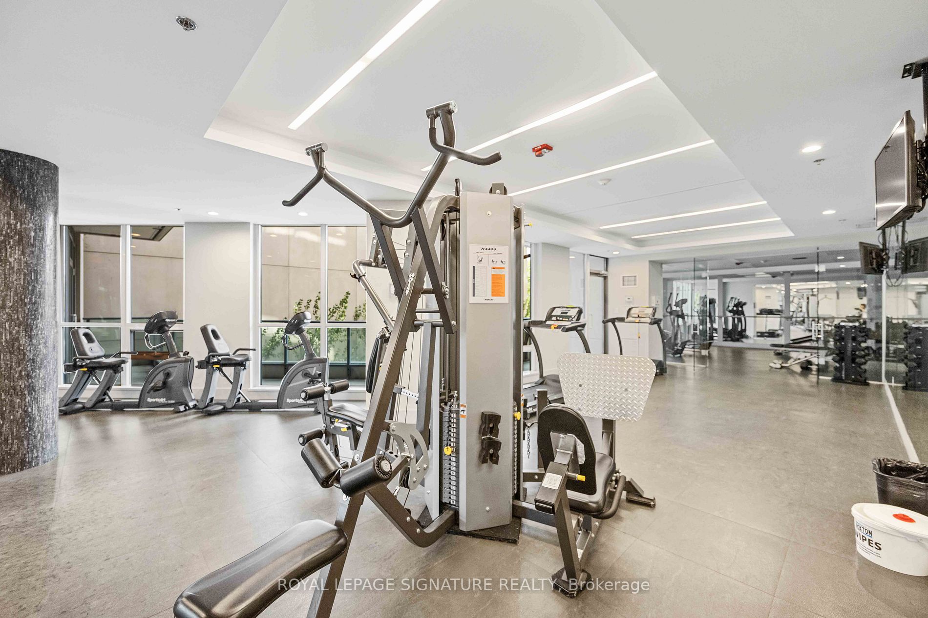 377 Madison Ave, #527