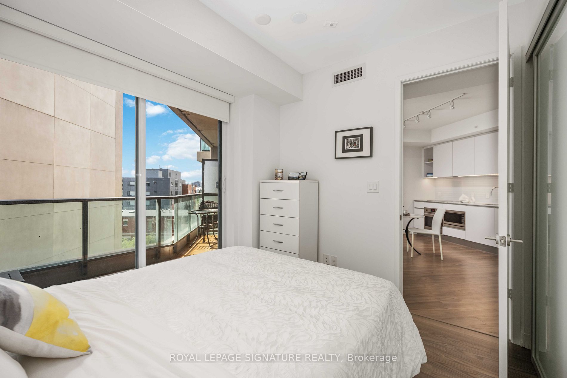 377 Madison Ave, #527