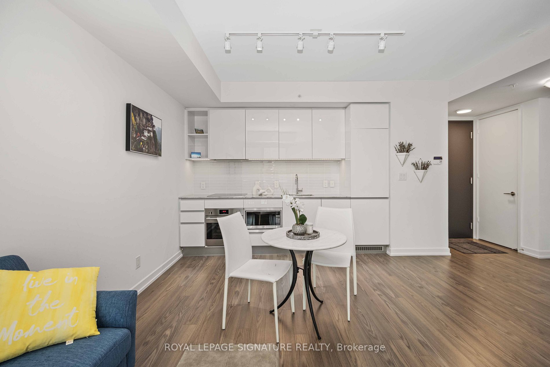 377 Madison Ave, #527