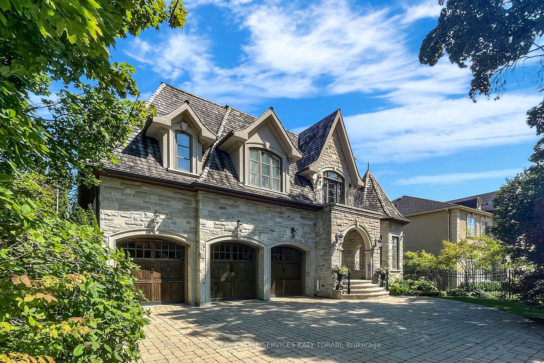 63 Rollscourt Dr