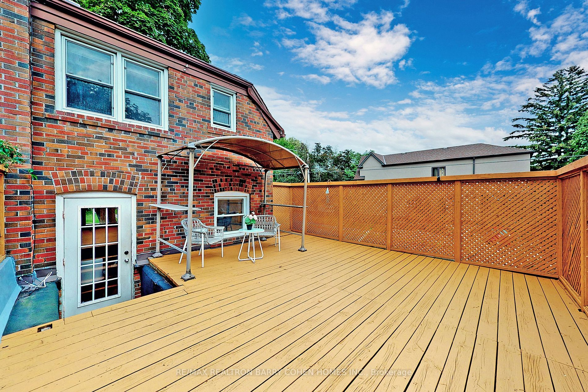 281 Laird Dr