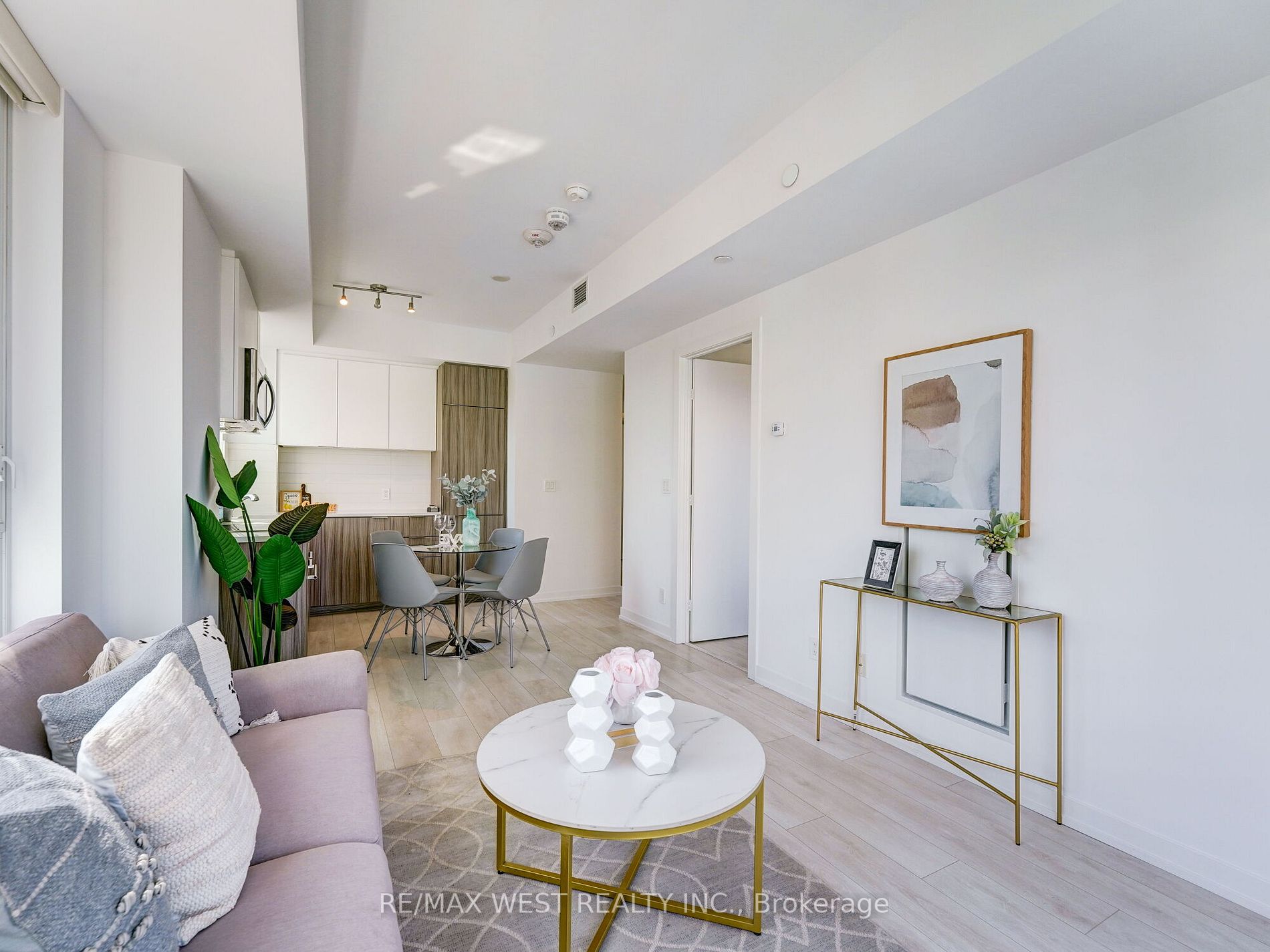 223 St. Clair Ave W, #613