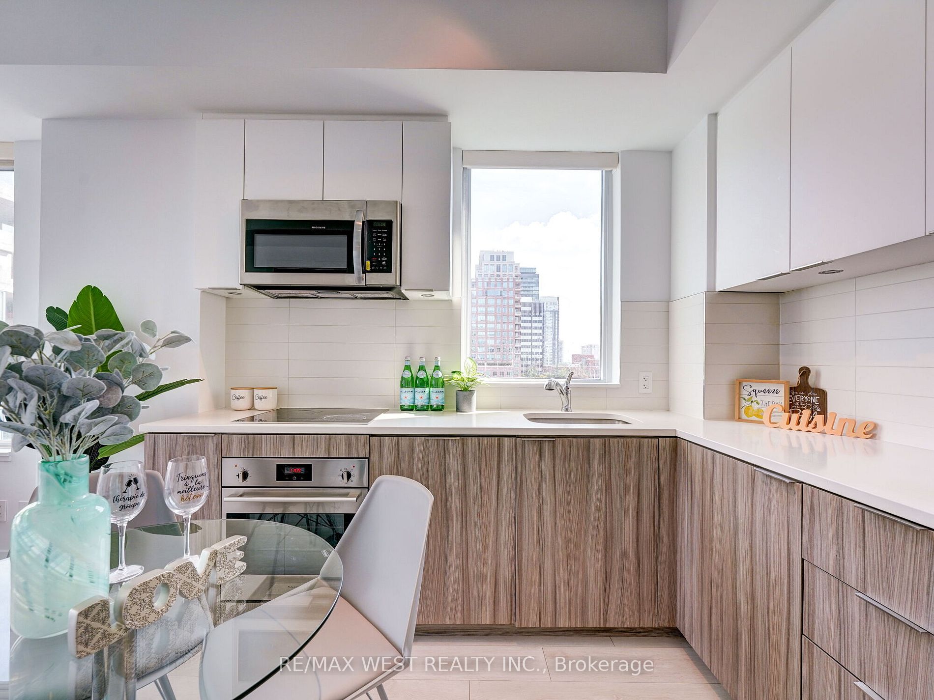 223 St. Clair Ave W, #613